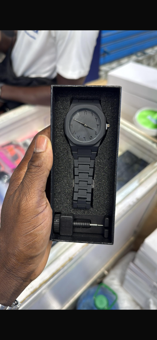 Montre polycarbone ⌚️🎉